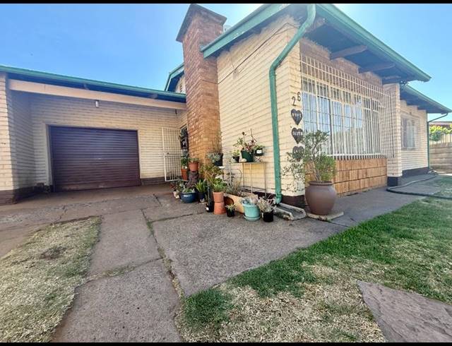 3 BEDROOM HOUSE FOR SALE IN VANDERBIJLPARK CE 2